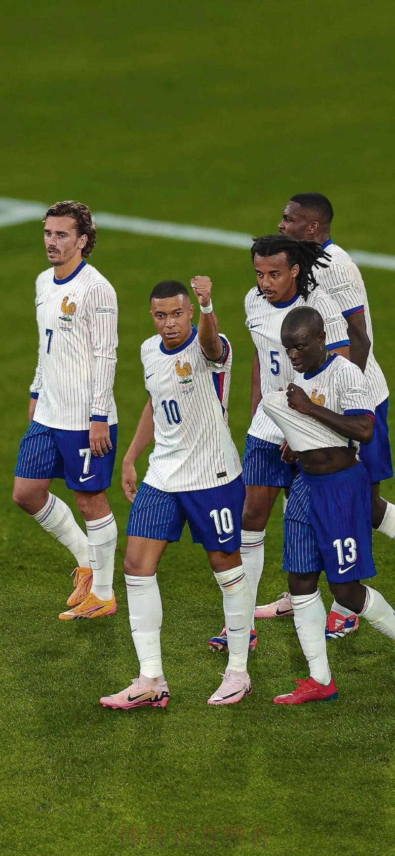 姆巴佩本轮西甲扭伤脚踝 但仍坚持去法国队报到 姆巴佩本轮西甲扭伤脚踝 但仍坚持去法国队报到